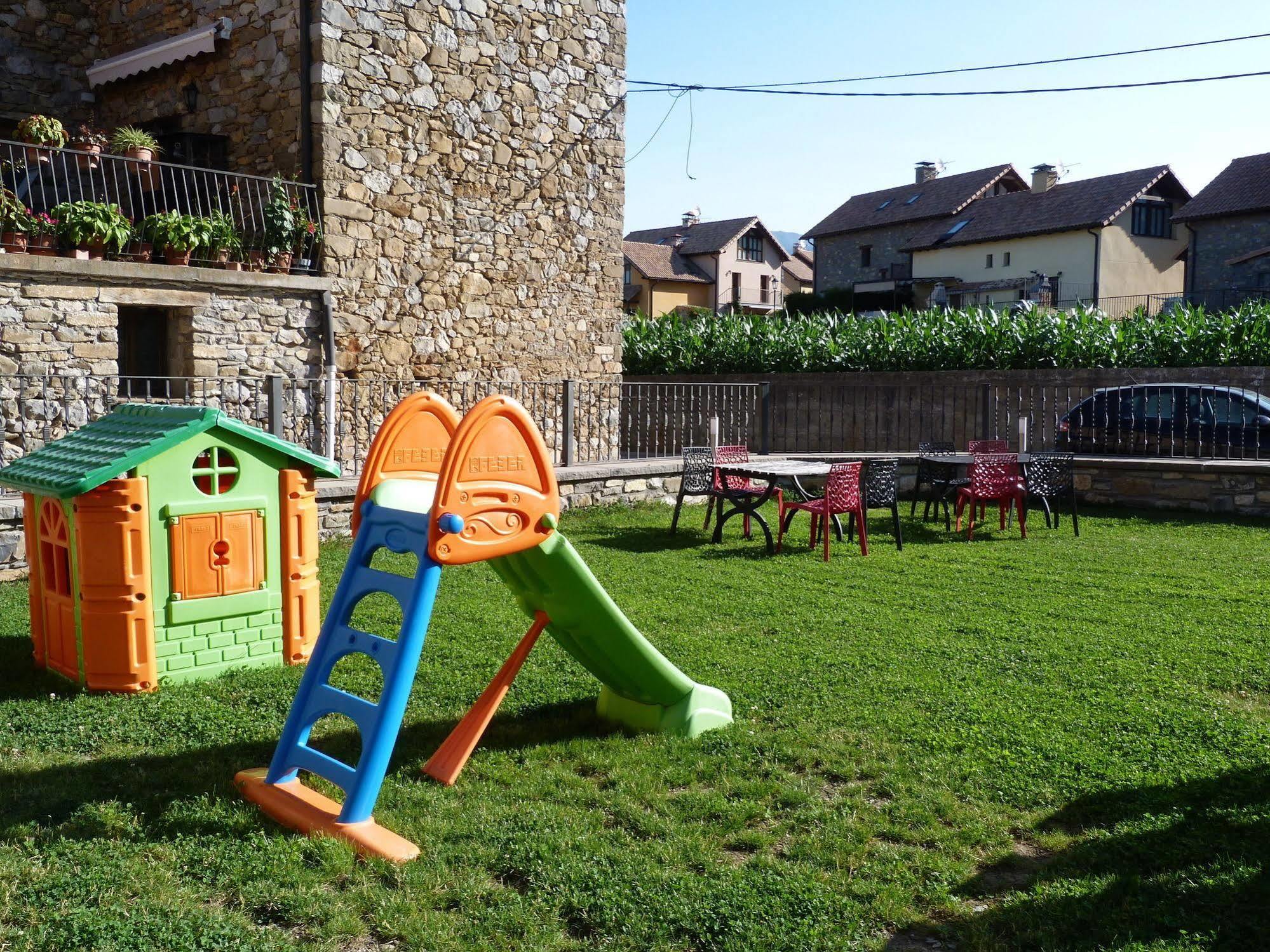 Apartamentos Puerta De Ordesa Laspuña Kültér fotó