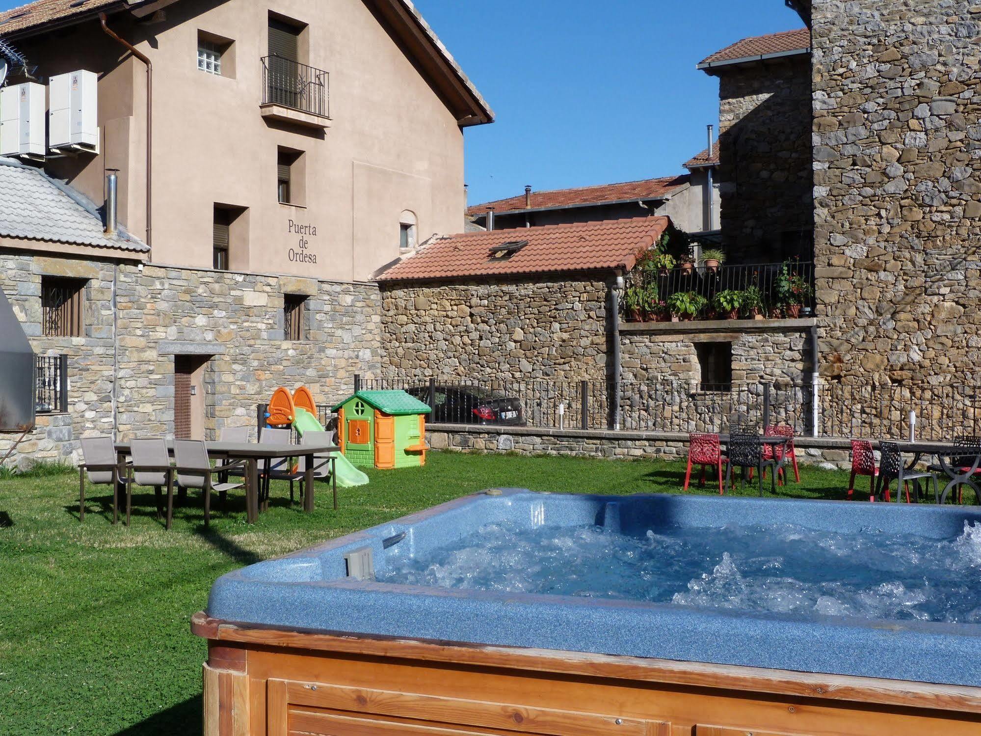 Apartamentos Puerta De Ordesa Laspuña Kültér fotó