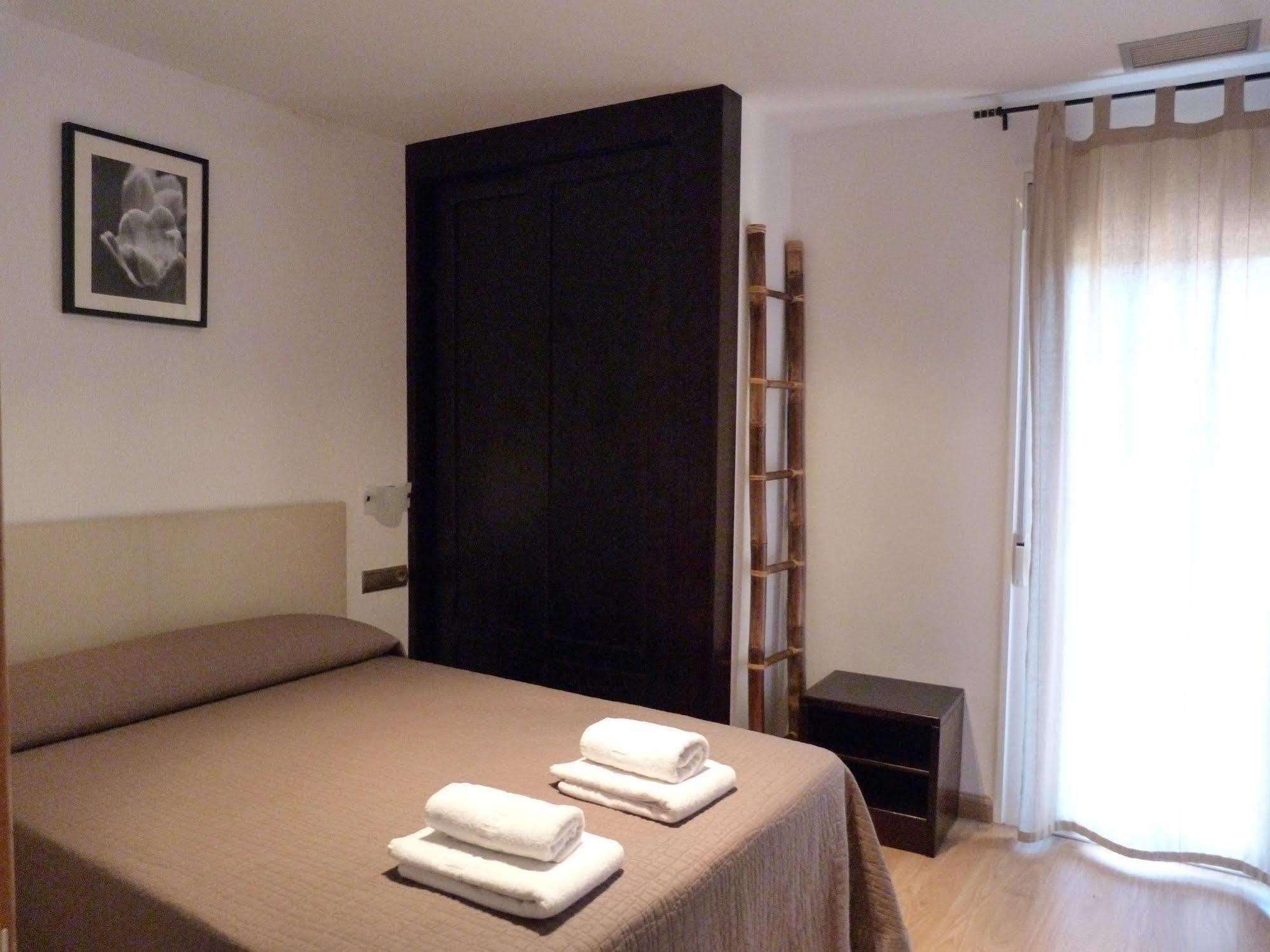 Apartamentos Puerta De Ordesa Laspuña Kültér fotó