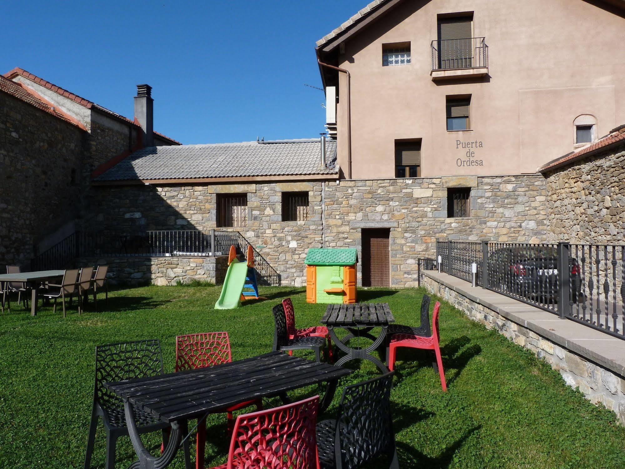 Apartamentos Puerta De Ordesa Laspuña Kültér fotó