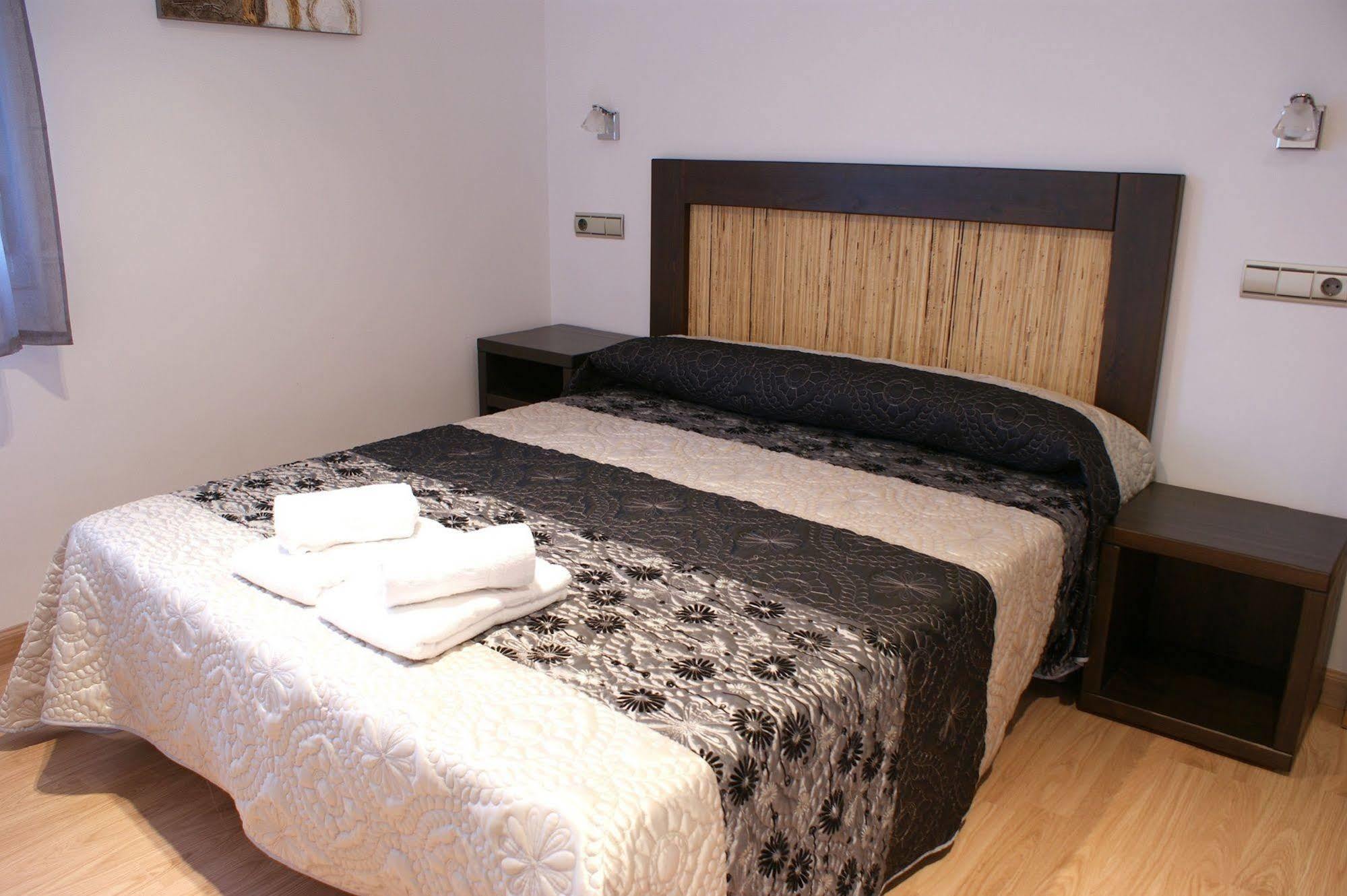 Apartamentos Puerta De Ordesa Laspuña Kültér fotó